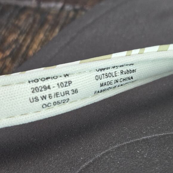 NEW Olukai Ho'Opio Womens Size 6 Sandals Flip Flop Thong Flats Striped White - Picture 9 of 11